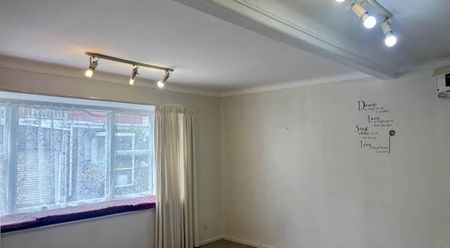 Epuni Living - Photo 3