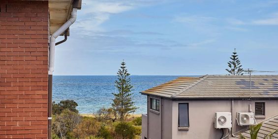 Spacious Three-Bedroom Apartment with Dual Balconies and Bay Views! - Photo 3