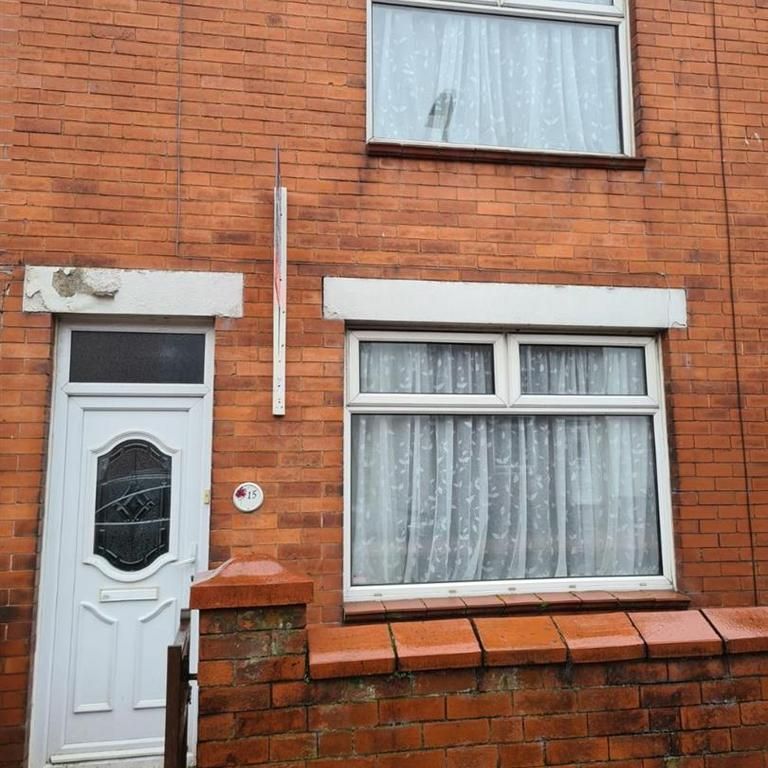 2 bedroom end of terrace house to rent - Photo 1