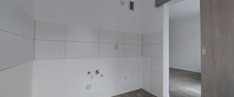 Helle 3 -Raumwohnung mit Tageslichtküche und Badewanne - Foto 1