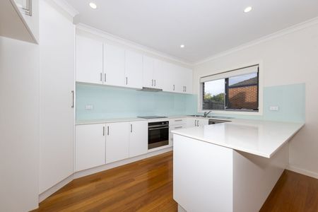 MODERN TWO BEDROOM TOWNHOUSE!! - Photo 2