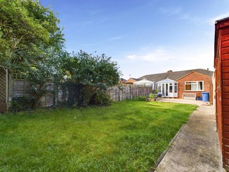 2 bedroom bungalow to rent - Photo 3