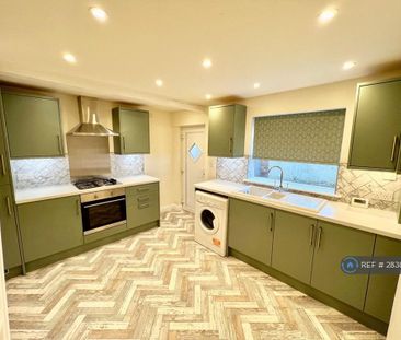 2 bedroom semi-detached house to rent - Photo 5