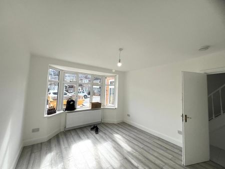 6 bedroom semi-detached house to rent - Photo 4