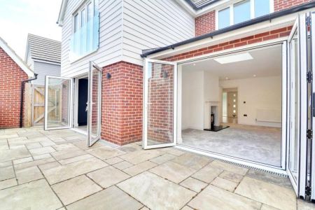 Bury Water Lane, Newport, Saffron Walden, Essex - Photo 5