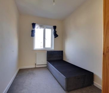 3 bedroom end of terrace house to rent - Photo 4