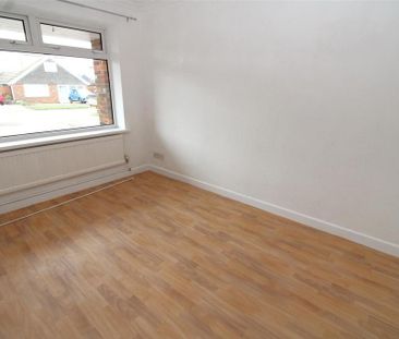 3 bedroom detached bungalow to rent - Photo 4