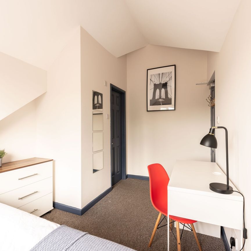 Double Loft Room- WALK TO CITY- Sociable House - Photo 1