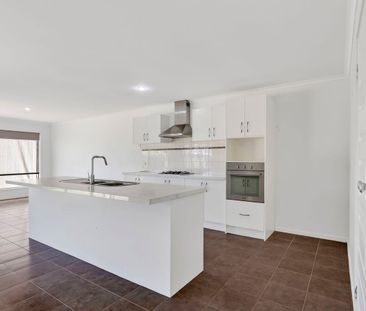 Comfortable Family Living in Brookfield - Photo 5