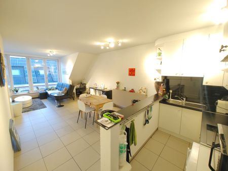 Appartement centraal gelegen nabij openbaar vervoer en E40. - Photo 2
