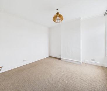 2 bedroom maisonette to rent - Photo 2