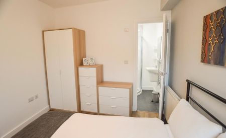 1 bedroom in a house share to rent - Photo 2