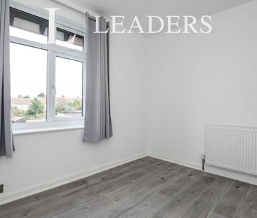 3 bedroom house to rent Murray Avenue, NN2 - Photo 4