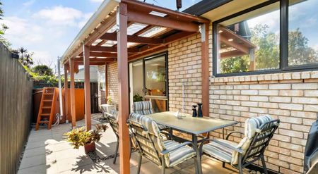 Charming Family Home in Prime Cul-de-Sac Location! - Photo 3