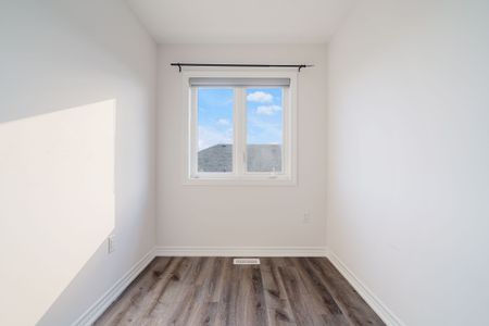 For Lease - 461 Blackburn Drive Unit# 41, Brantford, Ontario - Photo 2