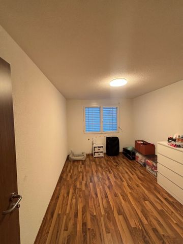 Beautiful 4.5-room bright apartment with large balcony in Lucens - Photo 3