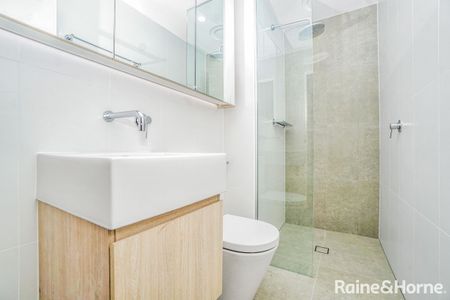 Convenient Living Apartment - Photo 3