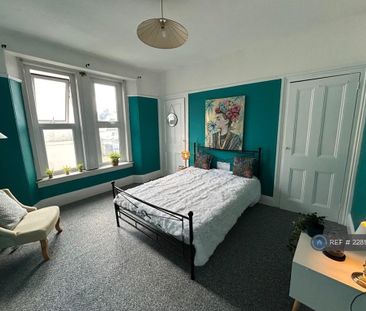 1 bedroom in a house share to rent - Photo 2