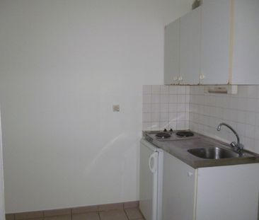 Location Appartement 2 pièces 31m² ORLEANS 45000 - Photo 2
