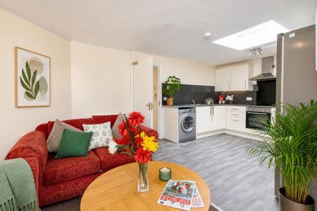 Room 4 - Photo 2
