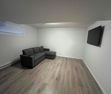 Kensington - 1 Bedroom/ 1 Bathroom Lower Suite - 846 Labine Cres - Photo 6