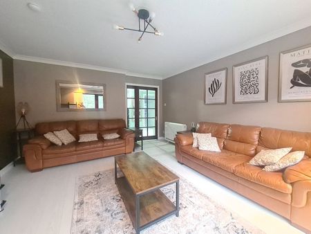 Brisbane Court - Photo 2