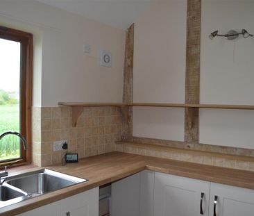 2 bedroom semi-detached house to rent - Photo 4