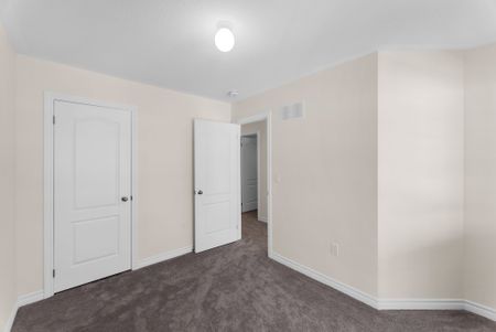 For Lease - 17 Jeanne Pynn Avenue, Georgina, Ontario - Photo 4