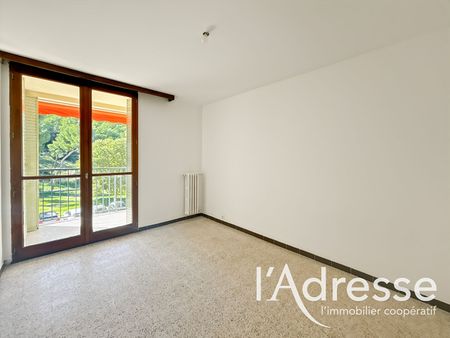 Location appartement 3 pièces, 82.00m², Marseille 08 - Photo 2