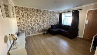 4 bedroom semi-detached house to rent - Photo 2