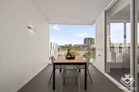 UNFURNISHED 1 BEDROOM APARTMENT IN WEST END - Photo 2