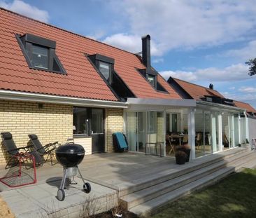 modern villa i barnvänligt område - Foto 1