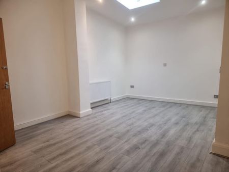 1 bedroom Flat To Let - Photo 5