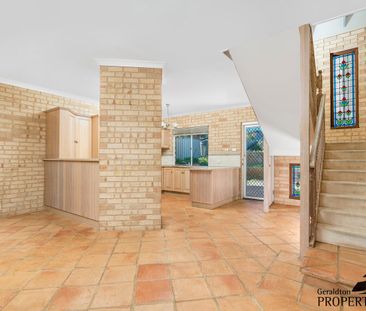 Unique Two Storey Family Home - Break Lease - Photo 5