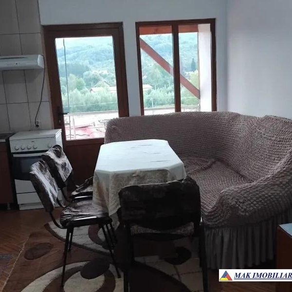 Închiriez camere pentru eleve Centru Campulung Mrscel Arges - Photo 1