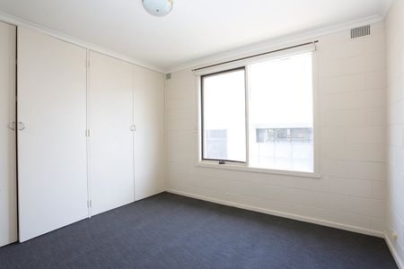 6/7 Flower Street, Essendon VIC 3040 - Photo 2