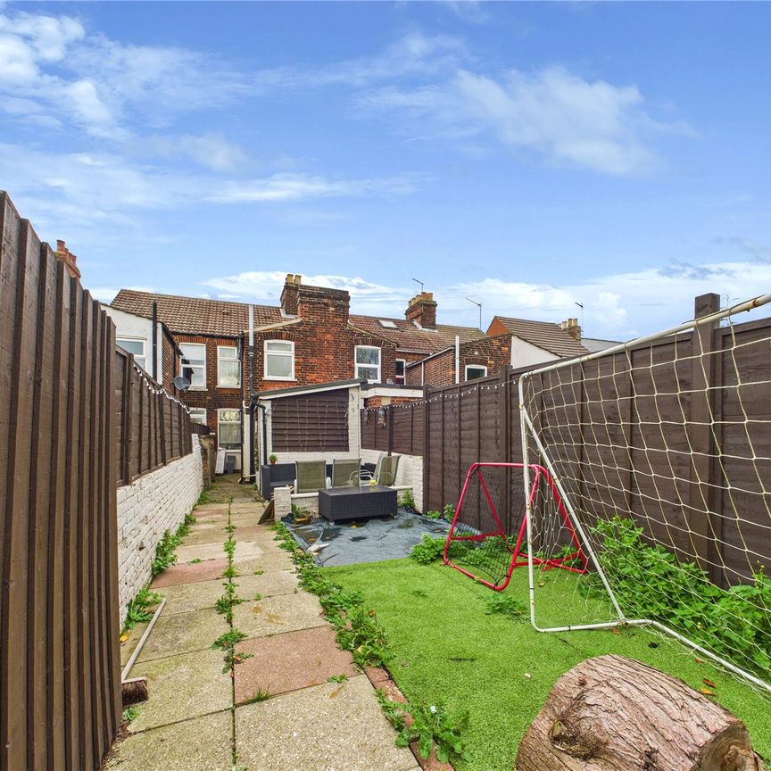 Rosehill Road, Ipswich, Suffolk, IP3 8HG - Photo 1