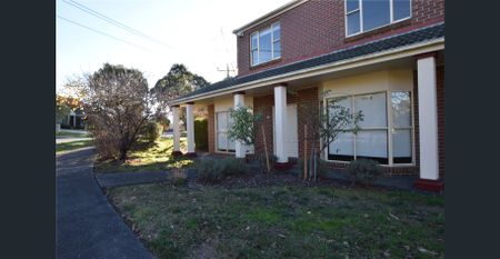 Renovated Spacious Three Bedroom House in A Fantastic Location! - Photo 3