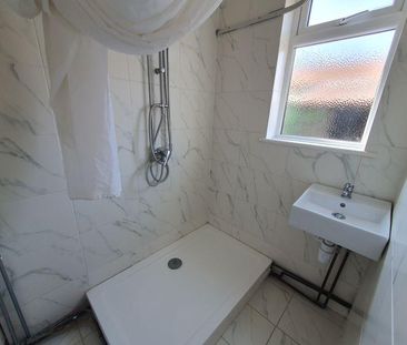 3 bedroom terraced house to rent - Photo 6