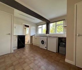 4 bedroom semi-detached house to rent - Photo 4