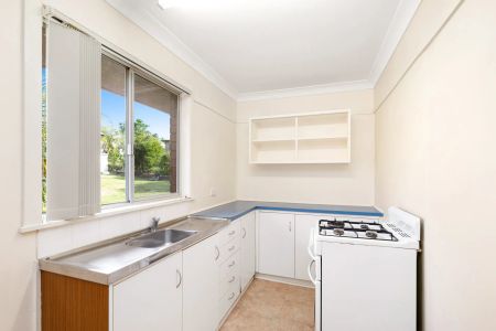 Spacious Unit in the Heart of Coorparoo - Photo 3