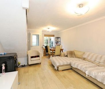 2 bedroom house to rent The Dell, East Grinstead, RH19 - Photo 2