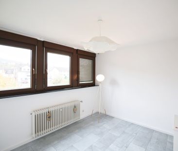 Helle 4-ZKB Dachgeschosswohnung mit Balkon und neuer EBK in ruhiger... - Photo 2