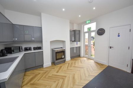 1 bedroom in a house share to rent - Photo 3