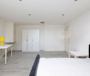 3 bedroom flat to rent - Photo 5