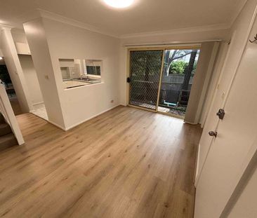 Spacious 2 Story Townhouse - Photo 3