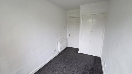 3 bedroom flat to rent - Photo 4