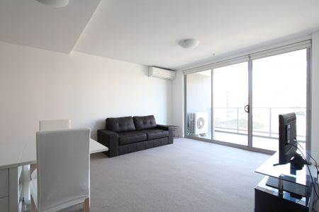 1 Bedroom Apartment - Photo 2