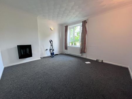 4 bedroom semi-detached house to rent - Photo 2