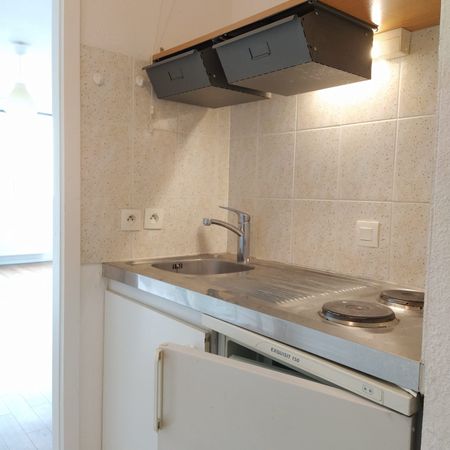 Un lumineux studio en très bon état général Esplanade / rue de Stuttgart - Photo 3